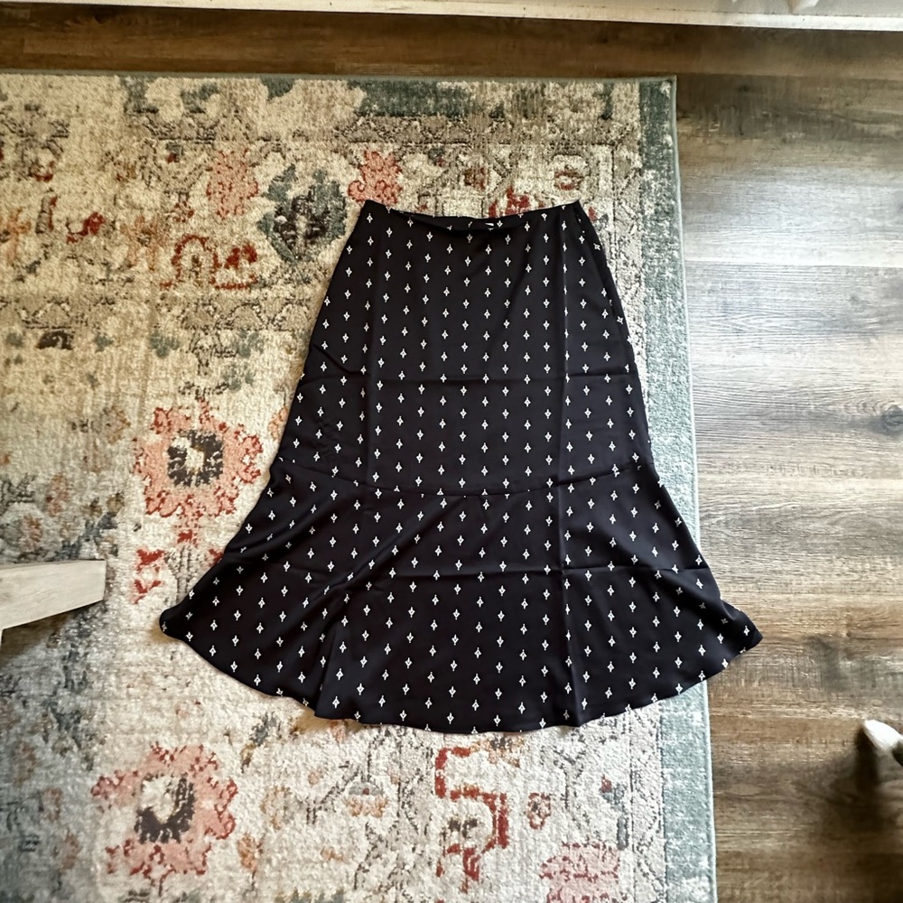 Loft Satin MIDI Skirt | Black and White | Size 6 | NWOT